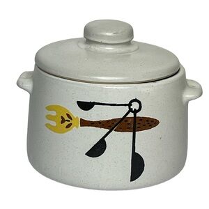 MCM West Bend Bean Pot Stoneware Crock‎ With Lid 2 Qt USA